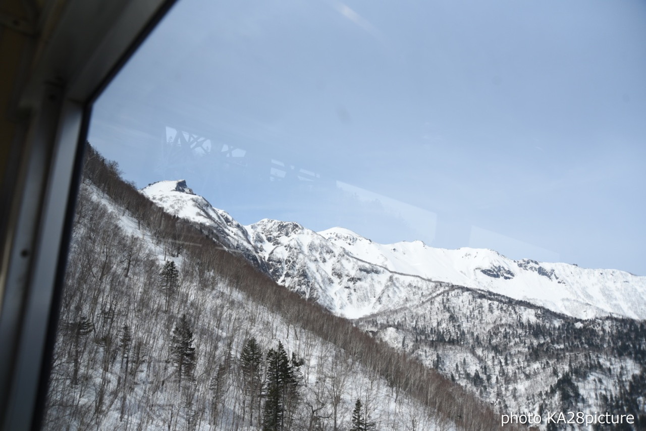 大雪山層雲峡黒岳ロープウェイスキー場　積雪 380cm！標高1,984ｍの黒岳山頂から大斜面にシュプールを描く(*^^)v 